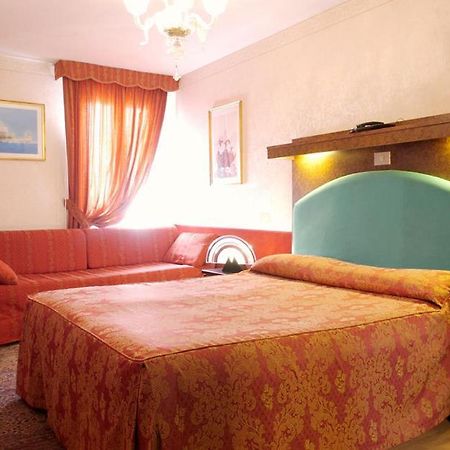 Antica Casa Carettoni Hotel Venice Room photo