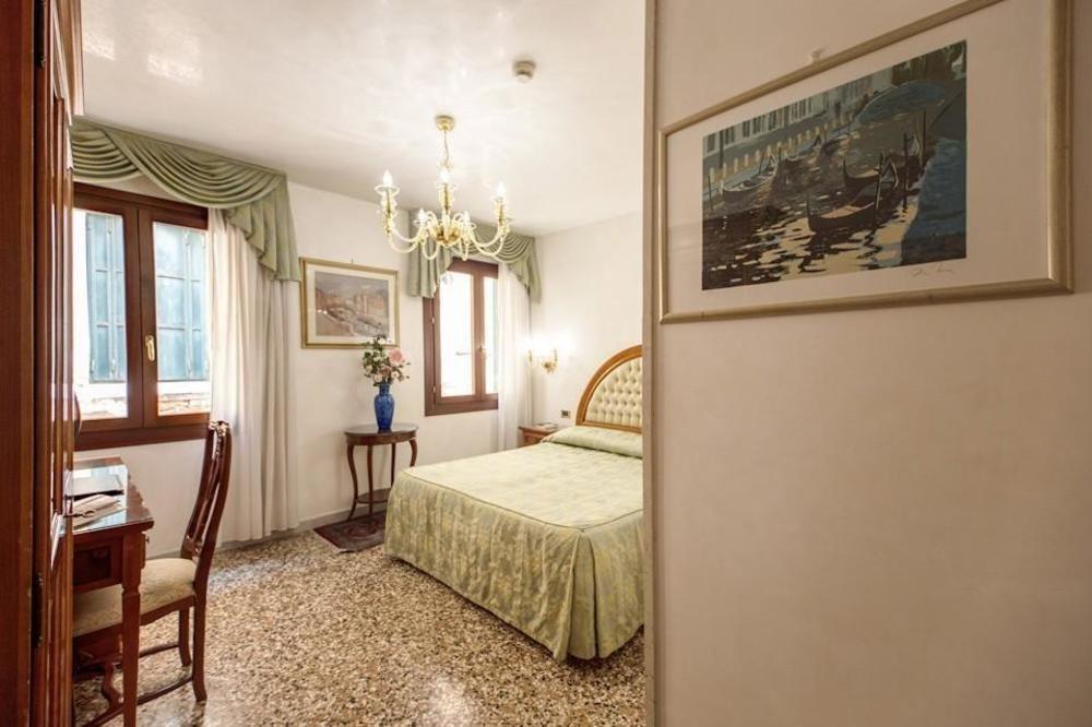 Antica Casa Carettoni Hotel Venice Exterior photo