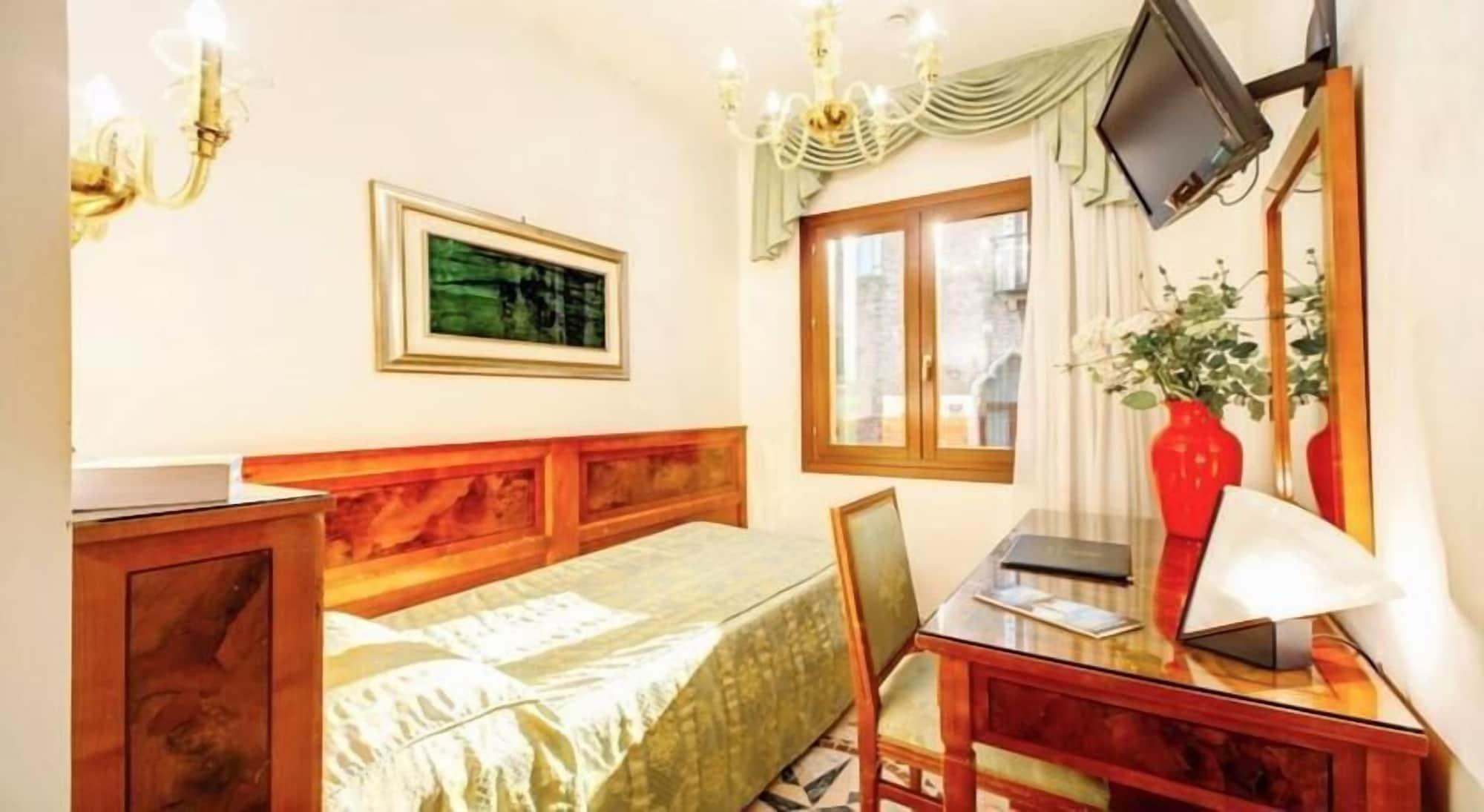 Antica Casa Carettoni Hotel Venice Exterior photo