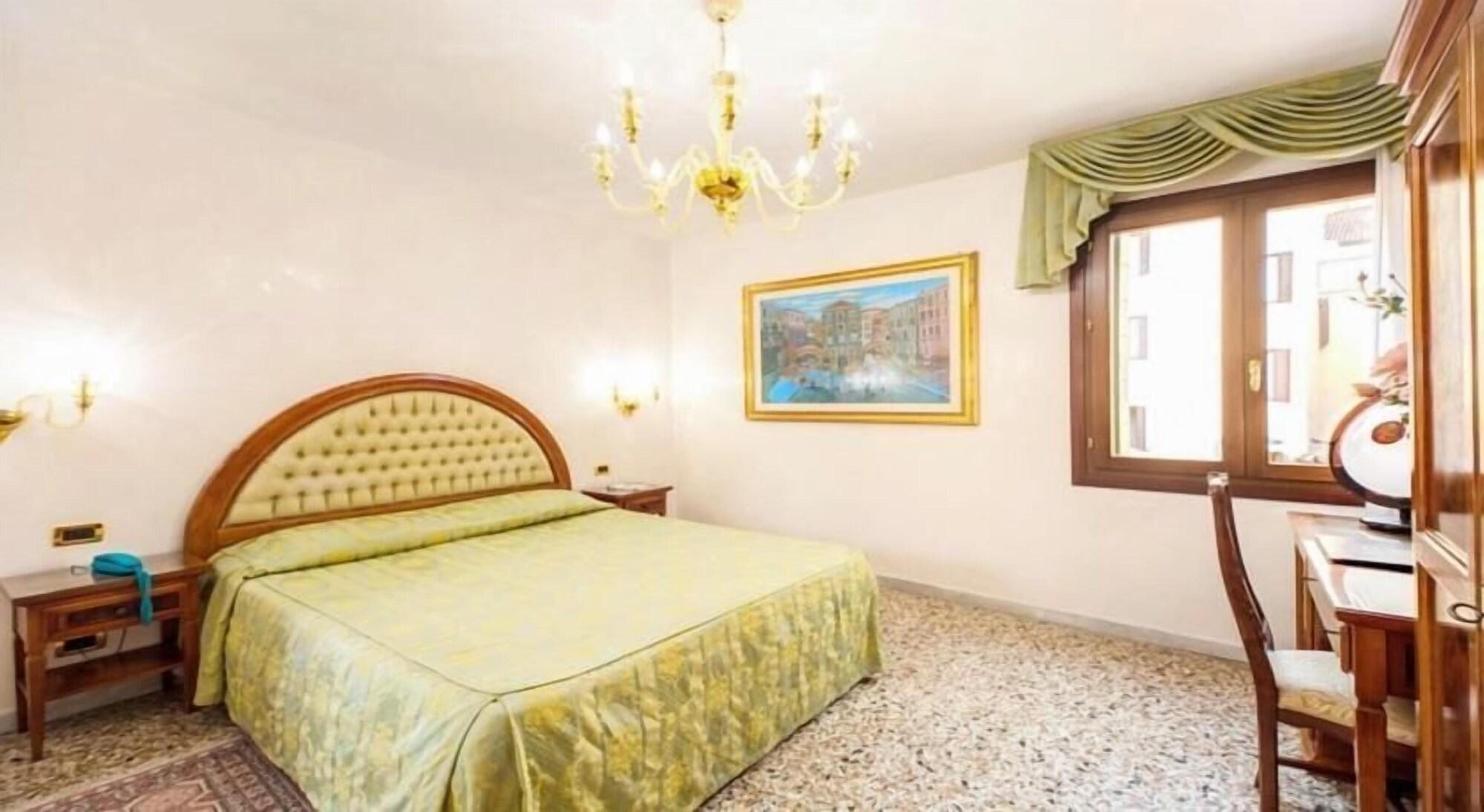 Antica Casa Carettoni Hotel Venice Exterior photo