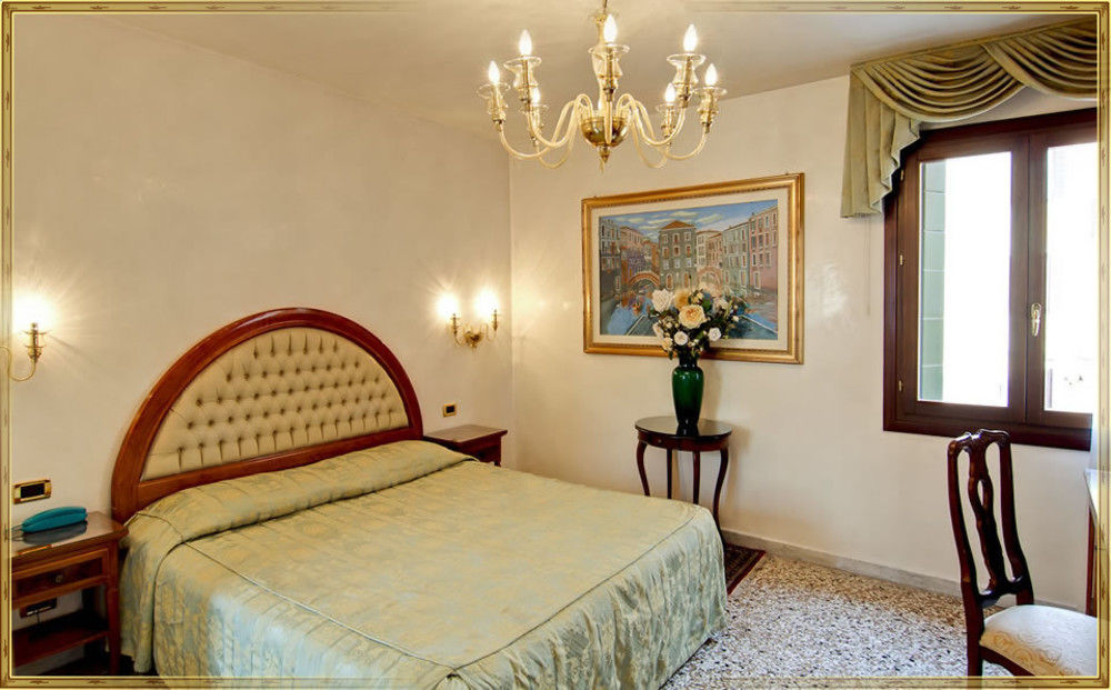 Antica Casa Carettoni Hotel Venice Exterior photo